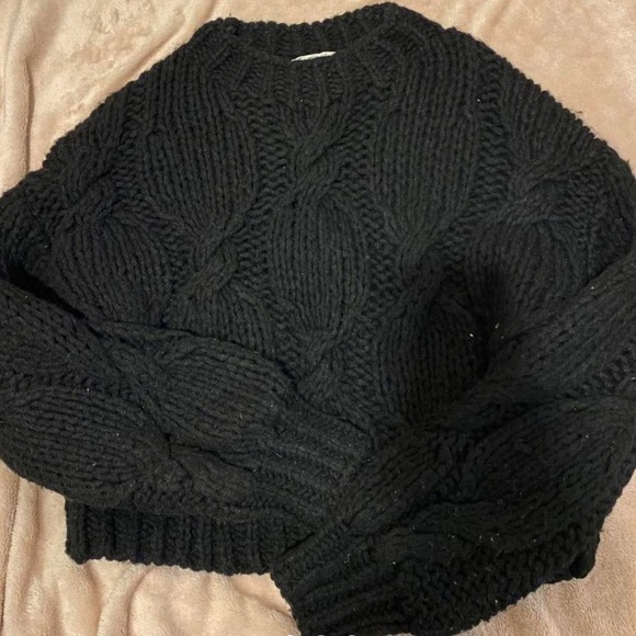 Hollister Sweaters - Super cute black Hollister knit chunky sweater